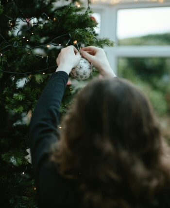 A women decorating her Chirstmas Tree